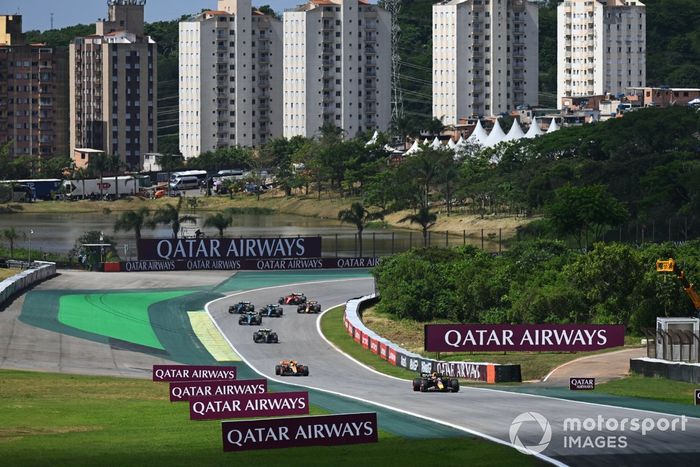 Max Verstappen, Red Bull Racing RB19, Lando Norris, McLaren MCL60, Lewis Hamilton, Mercedes F1 W14