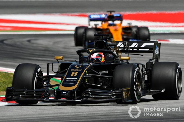 Romain Grosjean, Haas F1 Team VF-19, Carlos Sainz Jr., McLaren MCL34