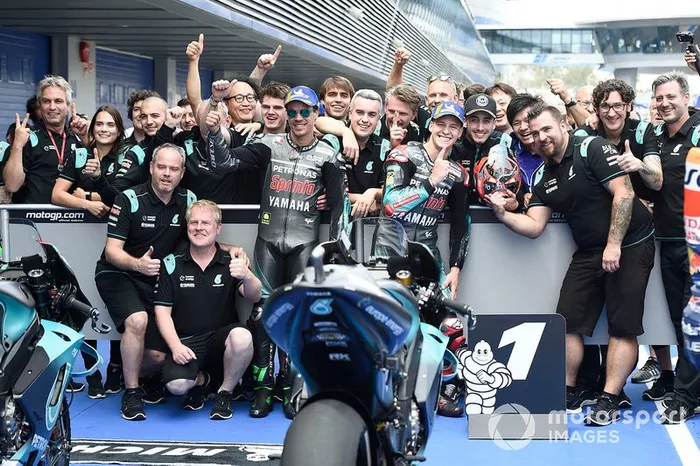 Ganador de la pole Fabio Quartararo, Petronas Yamaha SRT, segundo Franco Morbidelli, Petronas Yamaha SRT