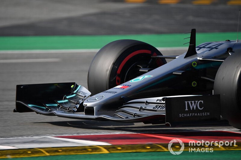 Mercedes-AMG F1 W10 nez et aileron avant