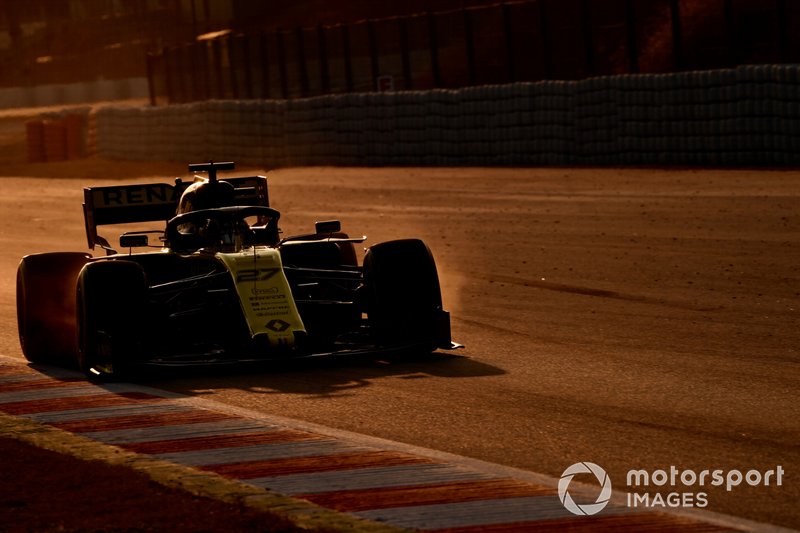 Nico Hulkenberg, Renault F1 Team R.S. 19 and brake dust