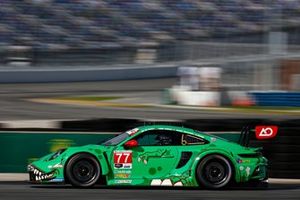 #77 AO Racing Porsche 911 GT3 R: Laurin Heinrich, Sebastian Priaulx, Michael Christensen