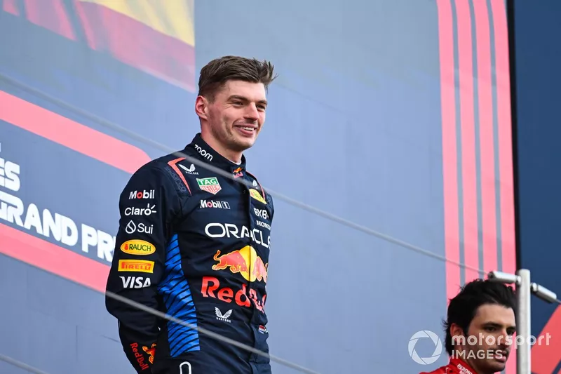 Max Verstappen, Red Bull Racing, 1ère position, sur le podium