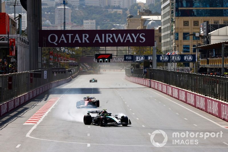 Lewis Hamilton, Mercedes F1 W15, Carlos Sainz, Ferrari SF-24 