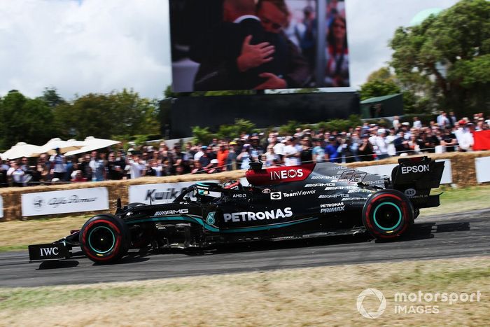 George Russell, Mercedes W10