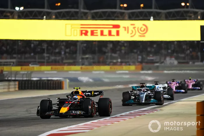 Sergio Pérez, Red Bull Racing RB18, George Russell, Mercedes W13, Pierre Gasly, AlphaTauri AT03