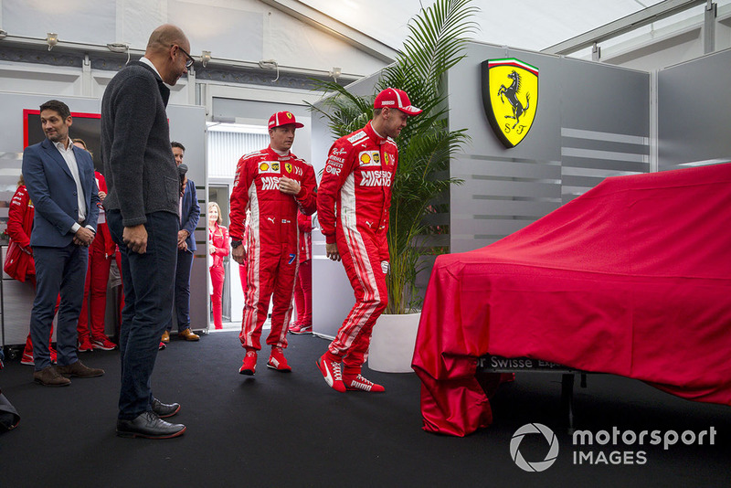 Kimi Raikkonen, Ferrari et Sebastian Vettel, Ferrari, lors de la présentation de la nouvelle livrée