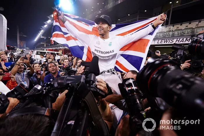 Lewis Hamilton con Mercedes AMG