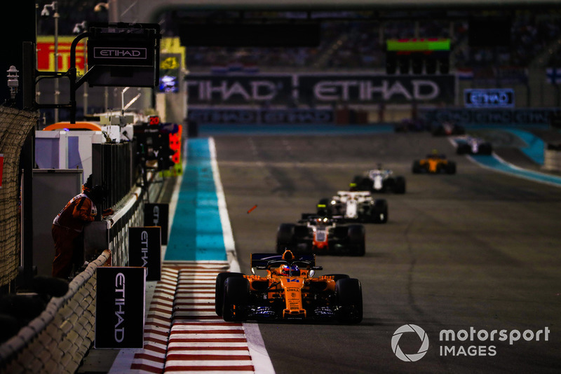 Fernando Alonso, McLaren MCL33, leads Kevin Magnussen, Haas F1 Team VF-18, and Charles Leclerc, Sauber C37