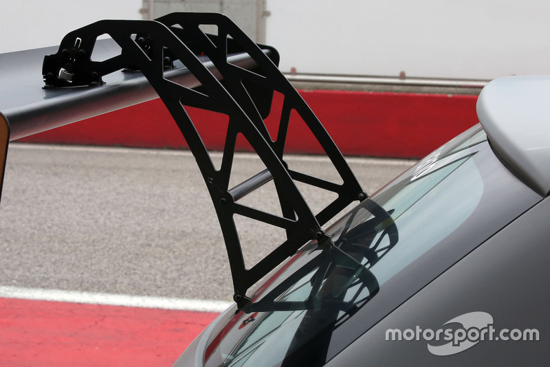 Cupra Leon-TCR, dettaglio del pilone dell'alettone posteriore