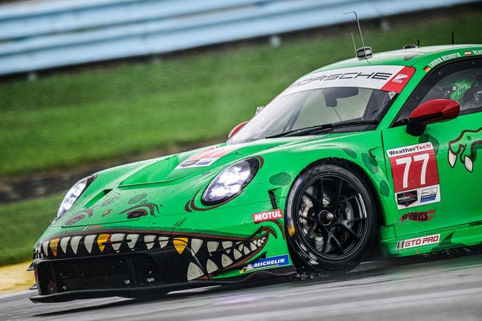 #77 AO Racing Porsche 911 GT3 R (992): Laurin Heinrich, Klaus Bachler