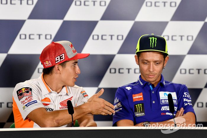 Cinco meses después de lo sucedido en Termas, Márquez ofreció su mano a Rossi el jueves del GP de San Marino, pero el italiano la rechazó