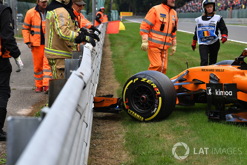 The crashed car of Stoffel Vandoorne, McLaren MCL33 in FP3