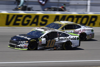 Aric Almirola, Stewart-Haas Racing, Ford Fusion Smithfield and Landon Cassill, StarCom Racing, Chevrolet Camaro StarCom Fiber