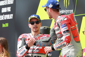 Podio: il vincitore della gara Andrea Dovizioso, Ducati Team, il secondo classificato Jorge Lorenzo, Ducati Team