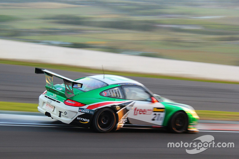 #21 JFC Freem Porsche 997 GT3 Cup: Sam Fillmore, Daniel Stuttard, James Burgmuller