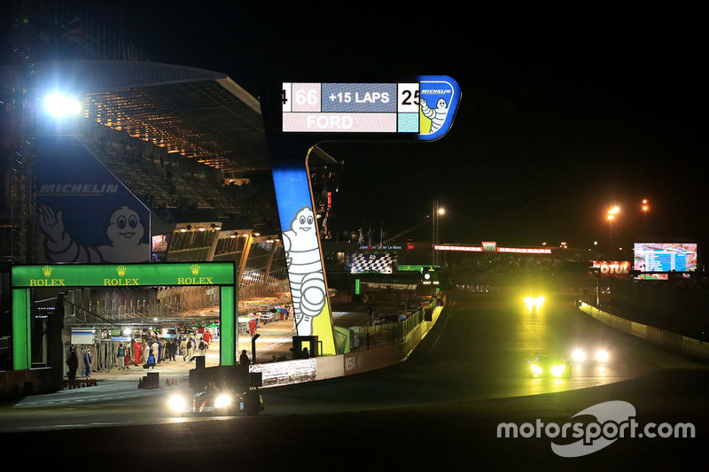 Le Mans bei Nacht