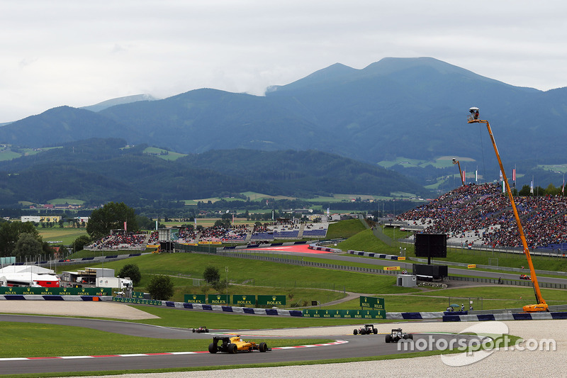 Kevin Magnussen, Renault Sport F1 Team RS16