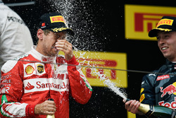 Podium : le deuxième, Sebastian Vettel, Ferrari et le troisième, Daniil Kvyat, Red Bull Racing
