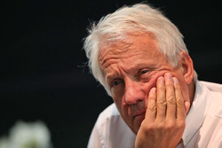 Charlie Whiting, FIA-Delegierter bei der FIA Pressekonferenz