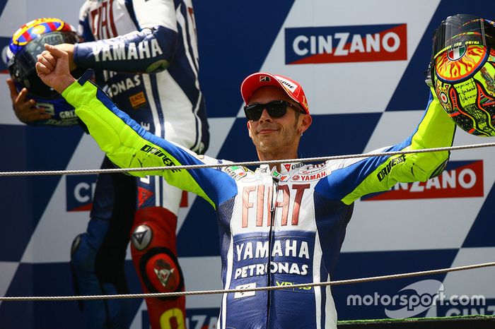 Podio: ganador Valentino Rossi, Yamaha Factory Racing