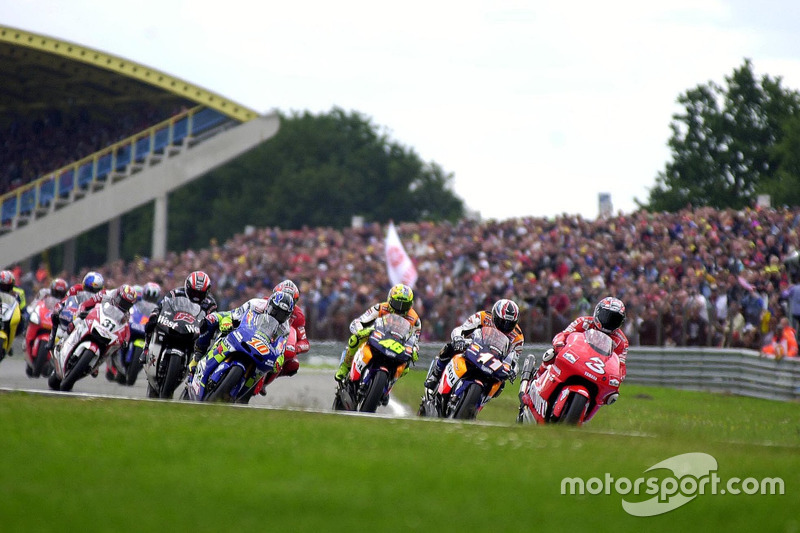 Max Biaggi, Yamaha Team leads at the start of the race