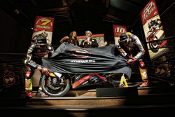 Giovanni Cuzari avec Luca Marini et Lorenzo Baldassarri, Forward Racing