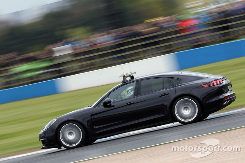 Автомобіль безпеки Porsche Panamera