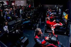 Pilotos de Fórmula E en los simuladores