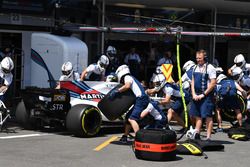 Lance Stroll, Williams FW40 pit stop