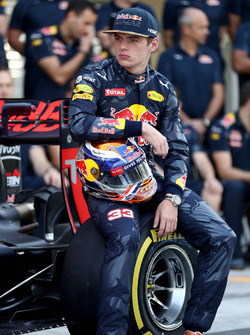 Max Verstappen, Red Bull Racing en una fotografía de equipo