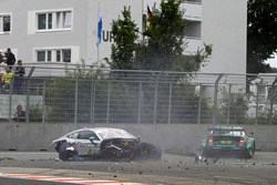 Аварія: Гері Паффетт, Mercedes-AMG Team HWA, Mercedes-AMG C63 DTM, та Майк Роккенфелер, Audi Sport T