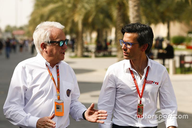 Charlie Whiting, Race Director, FIA, with journalist Diego Meija