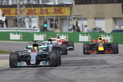 Lewis Hamilton, Mercedes AMG F1 W08, Valtteri Bottas, Mercedes AMG F1 W08, Max Verstappen, Red Bull Racing RB13