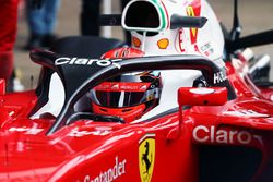 Kimi Raikkonen, Ferrari SF16-H met halo cockpit