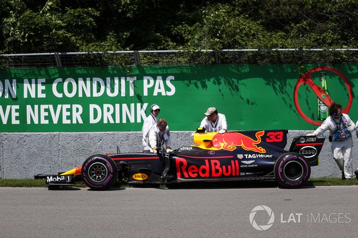 Comisarios retiran el coche de Max Verstappen, Red Bull Racing RB13
