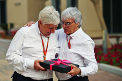 Хербі Блаш, детегат FIA Delegate та Берні Екклстоун