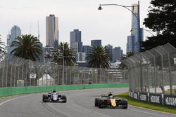 Jolyon Palmer, Renault Sport F1 Team RS17; Pascal Wehrlein, Sauber C36