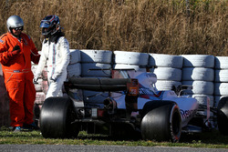 Lance Stroll, Williams FW40 se estrelló contra una barrera de neumáticos