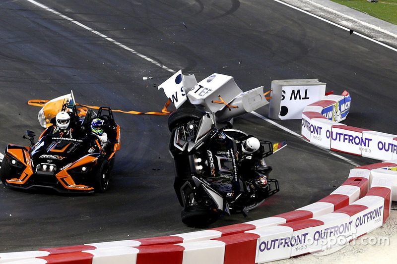 Kecelakaan, Pascal Wehrlein dan Felipe Massa di atas Polaris Slingshot SLR