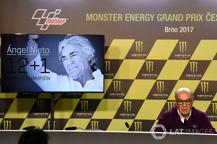 Carmelo Ezpeleta, CEO de Dorna Sports, en el tributo a Ángel Nieto