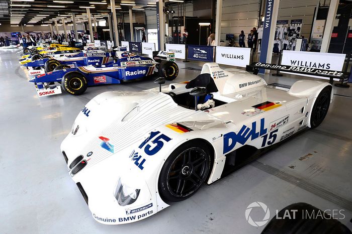 El ganador de Le Mans de BMW V12 LMR 1999, surtido de coches clásicos de Williams F1