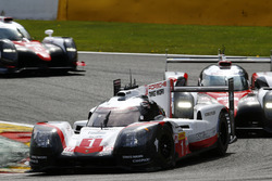 #1 Porsche Team, Porsche 919 Hybrid: Neel Jani, Andre Lotterer, Nick Tandy; #7 Toyota Gazoo Racing, Toyota TS050 Hybrid: Mike Conway, Kamui Kobayashi