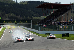 Start: #1 Porsche Team, Porsche 919 Hybrid: Neel Jani, Andre Lotterer, Nick Tandy, führt