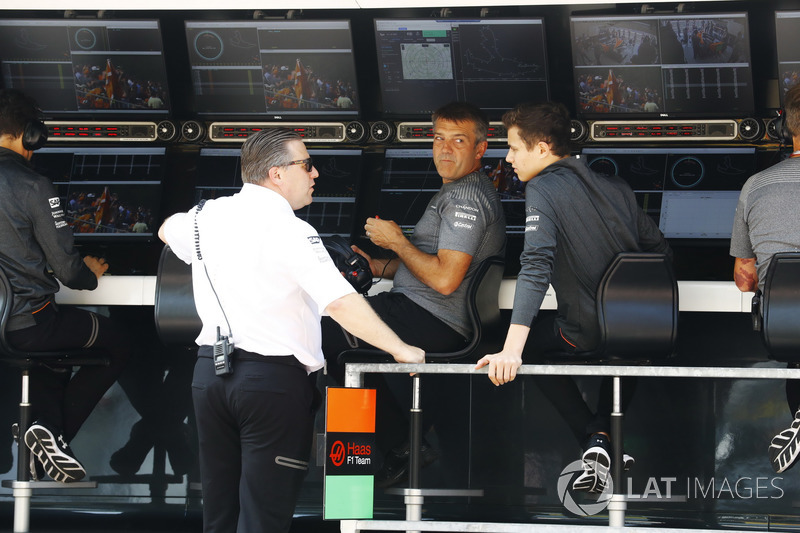 Zak Brown, Executive Director, McLaren Technology Group, talks to F3 driver Lando Norris on the pit wall