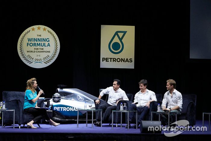 Nico Rosberg, Mercedes AMG F1, Toto Wolff, accionista y director ejecutivo del Mercedes AMG F1