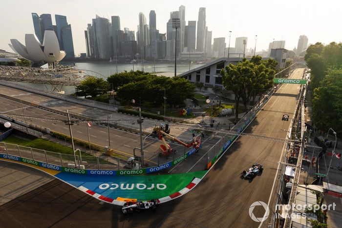 Yuki Tsunoda, AlphaTauri AT04 Alex Albon, Williams FW45 