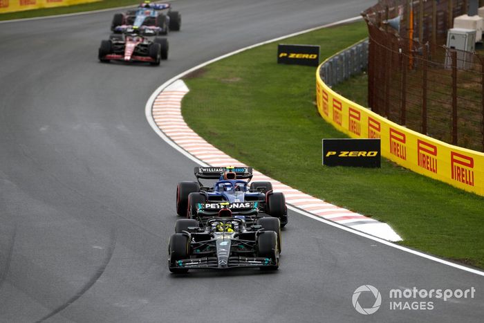 Lewis Hamilton, Mercedes F1 W14, Logan Sargeant, Williams FW45, Zhou Guanyu, Alfa Romeo C43