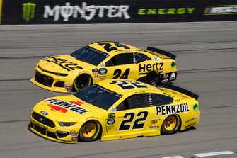 Joey Logano, Team Penske, Ford Mustang Pennzoil, William Byron, Hendrick Motorsports, Chevrolet Camaro Hertz