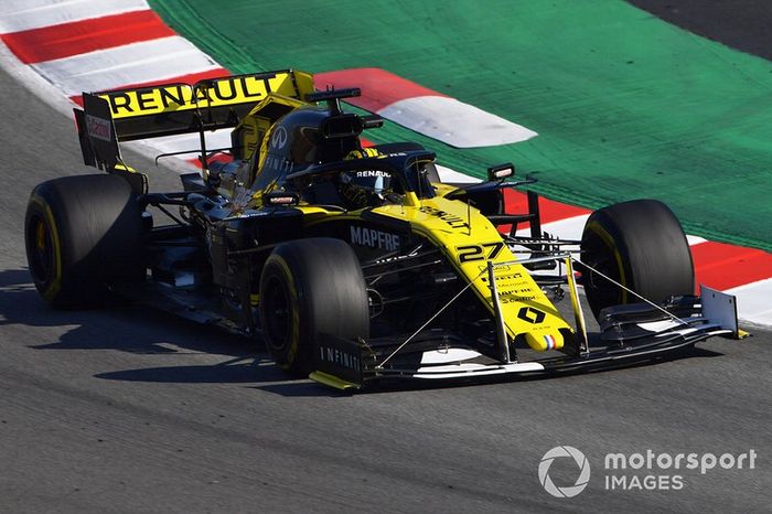 El Renault F1 Team R.S. 19 con un dispositivo en el alerón delantero
